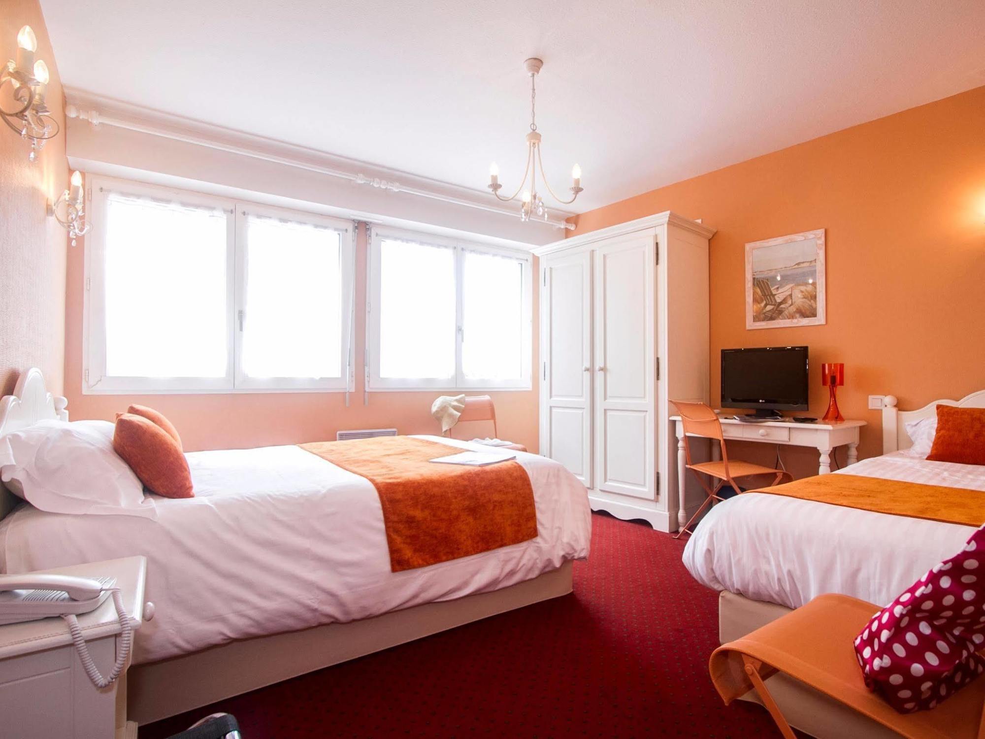 Hotel Les Hirondelles Les Sables-dʼOlonne Esterno foto