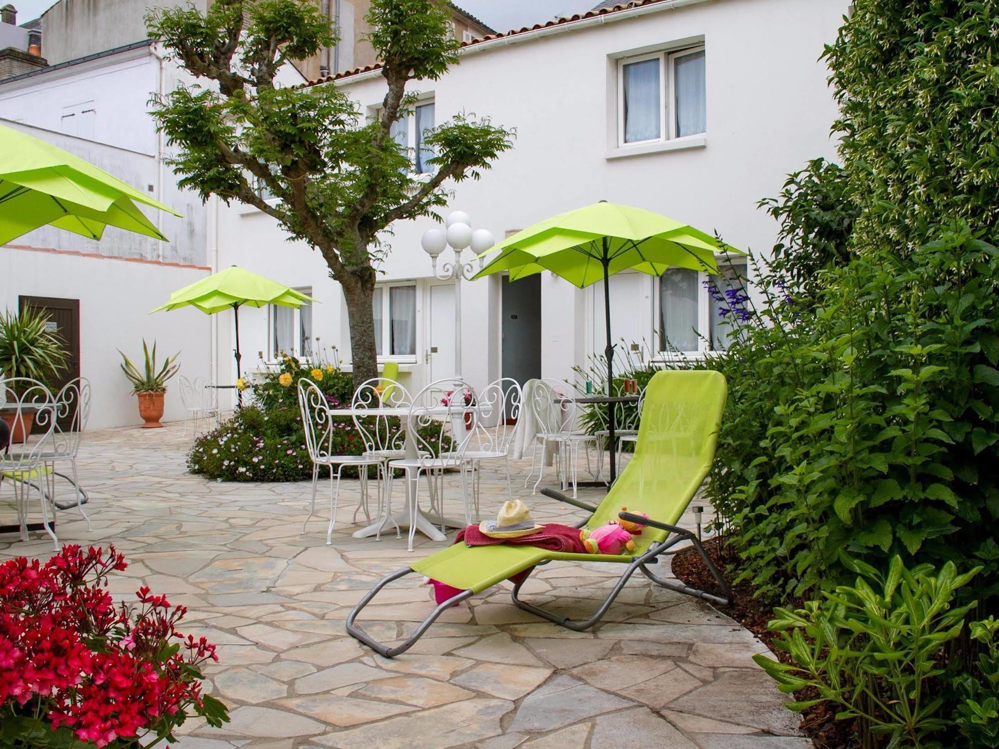 Hotel Les Hirondelles Les Sables-dʼOlonne Esterno foto