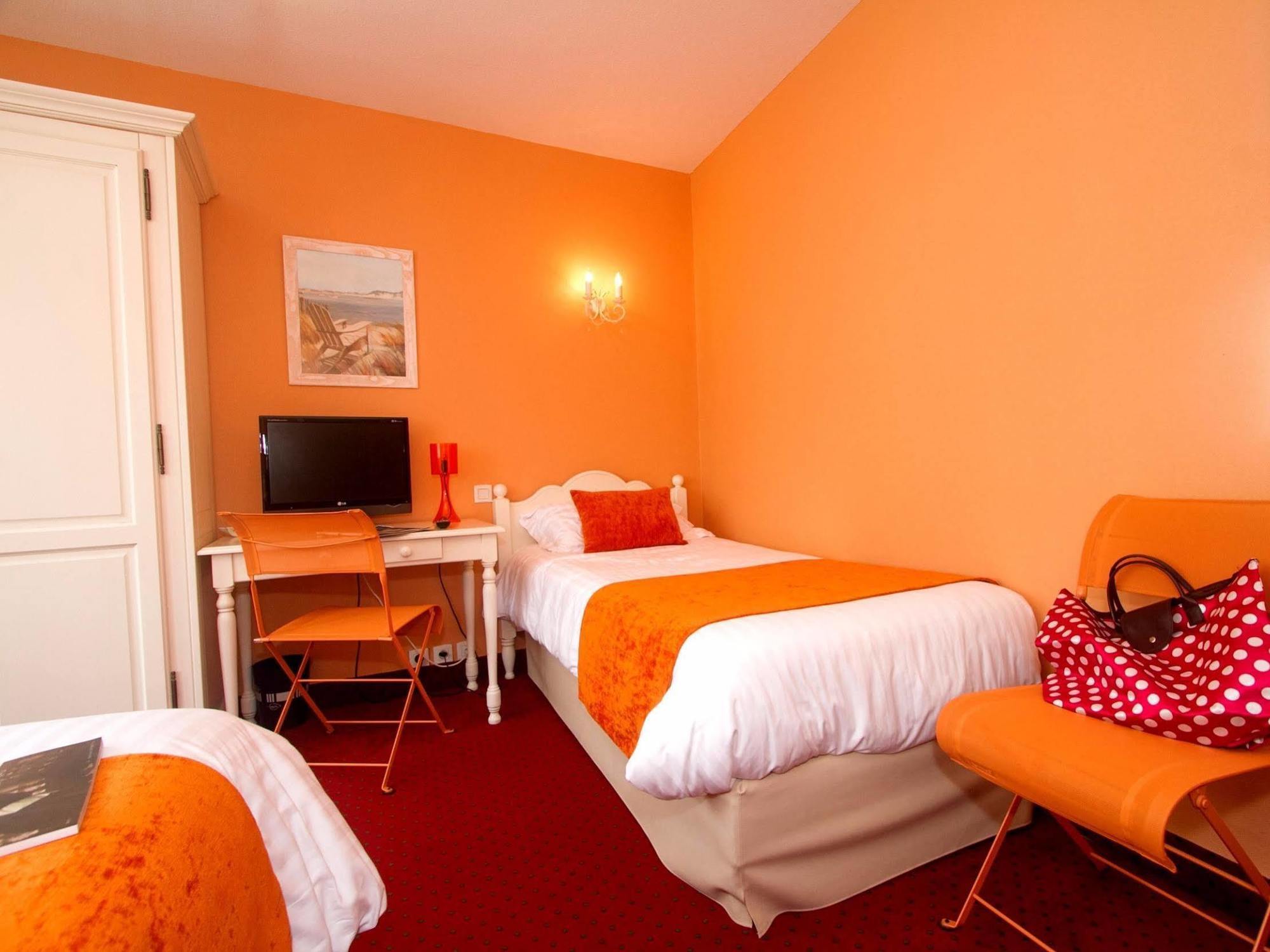 Hotel Les Hirondelles Les Sables-dʼOlonne Esterno foto